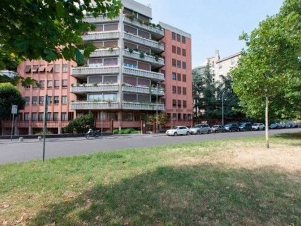 appartamento in vendita a Milano in zona Paolo Sarpi
