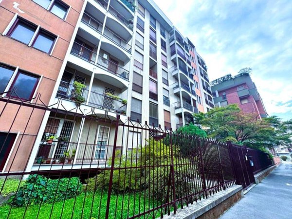 appartamento in vendita a Milano in zona Lorenteggio