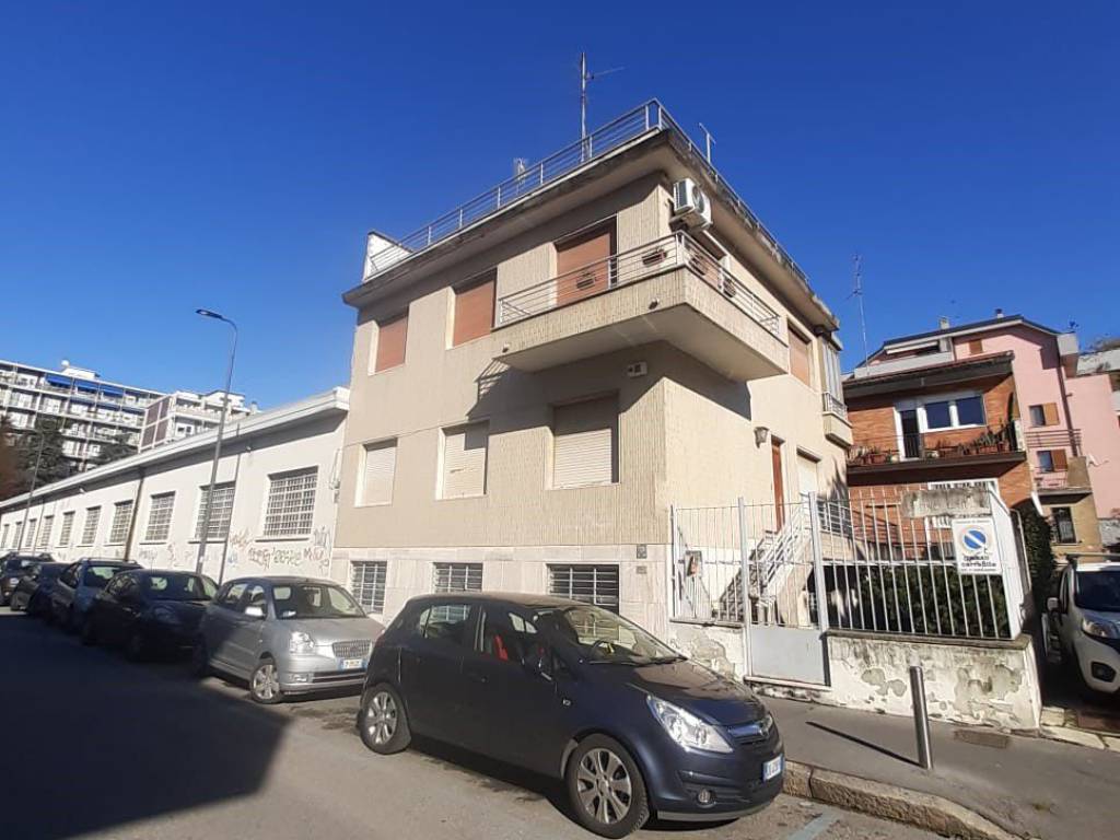 casa indipendente in vendita a Milano in zona Turro