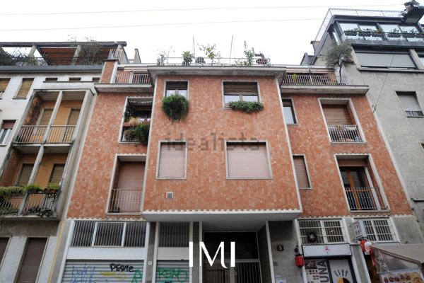 appartamento in vendita a Milano in zona Bullona