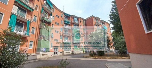 appartamento in vendita a Milano in zona Lorenteggio