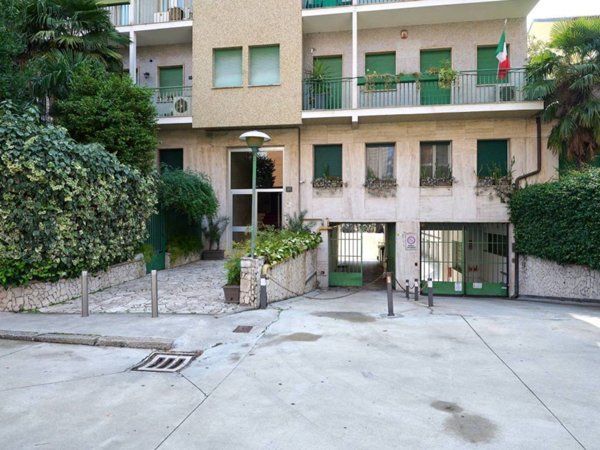 appartamento in vendita a Milano in zona Porta Vigentina