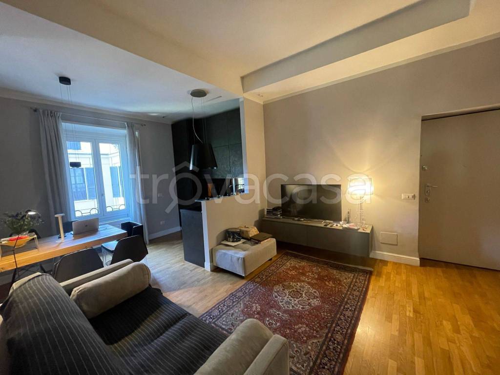 appartamento in vendita a Milano in zona Sant'Ambrogio