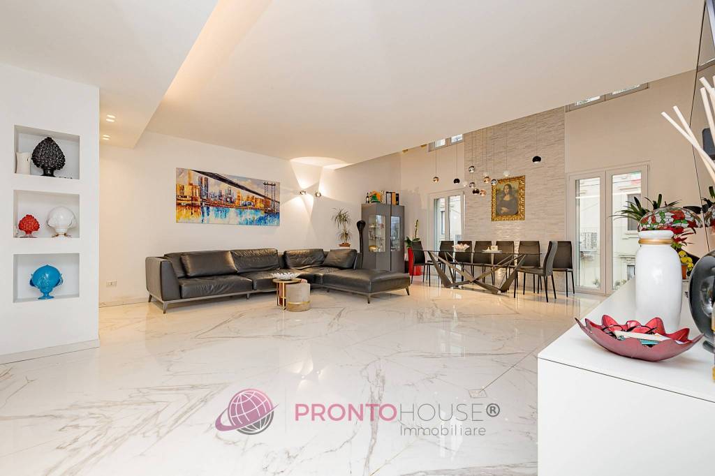 appartamento in vendita a Milano in zona Paolo Sarpi