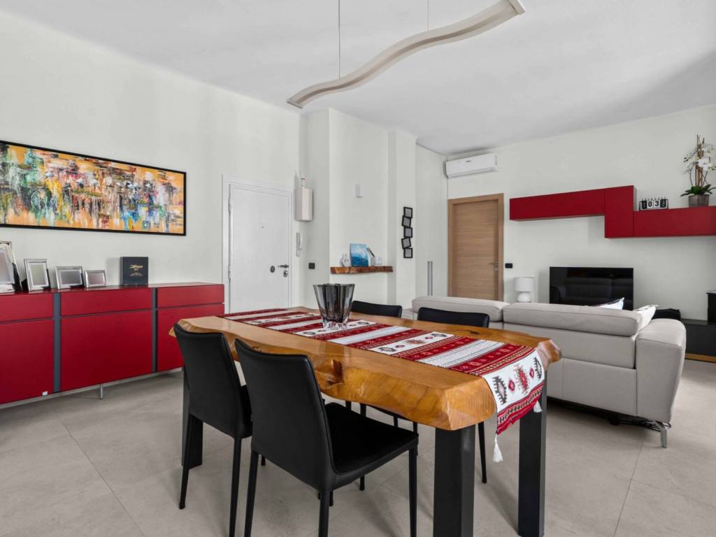 appartamento in vendita a Milano in zona Solari