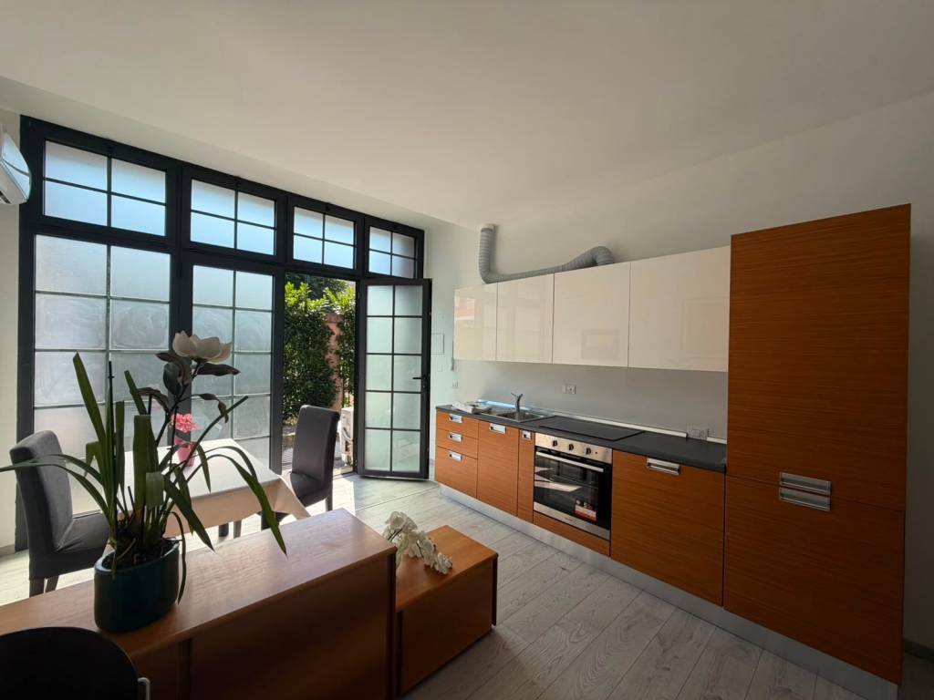 appartamento in vendita a Milano in zona Vigentino