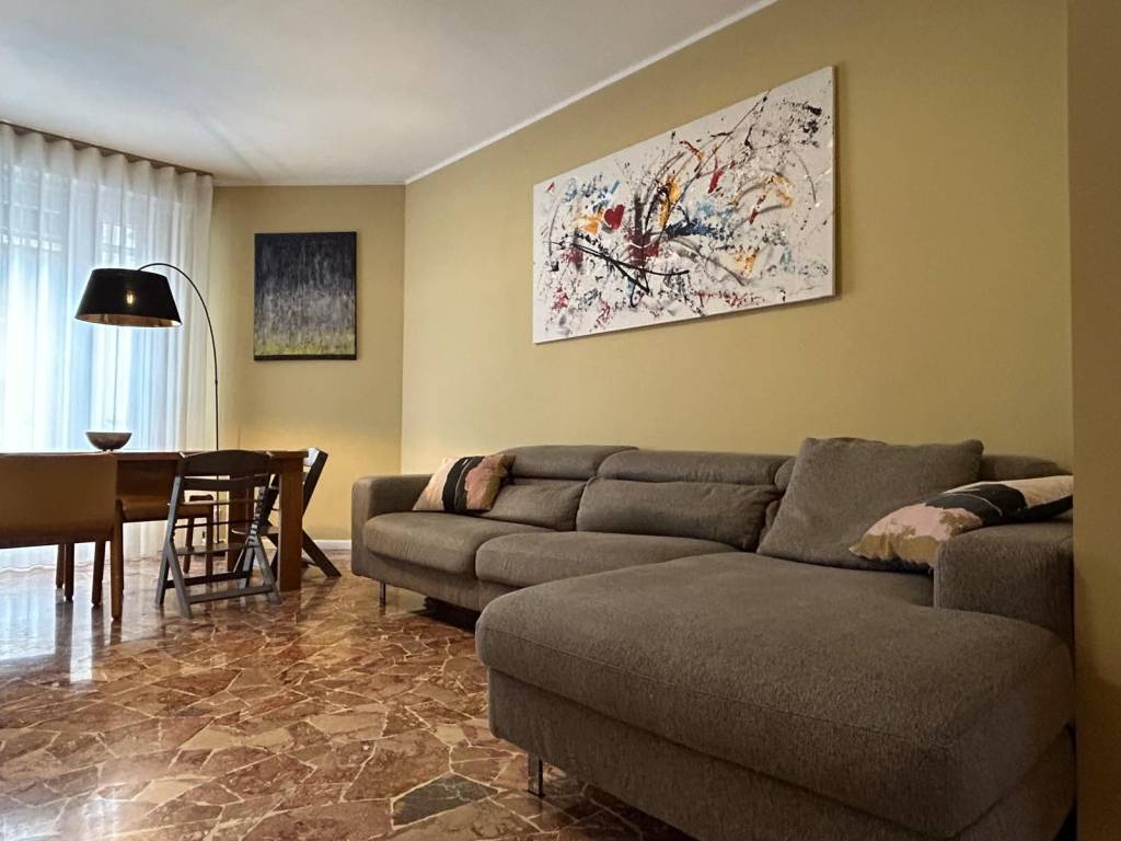 appartamento in vendita a Milano in zona Cagnola