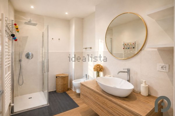 appartamento in vendita a Milano in zona Porta Nuova
