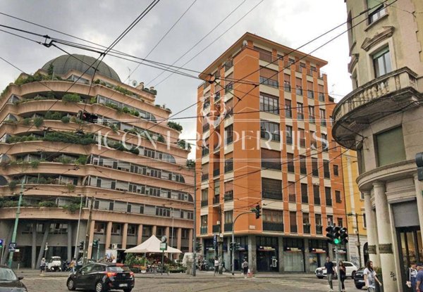 locale commerciale in vendita a Milano in zona Vigentino