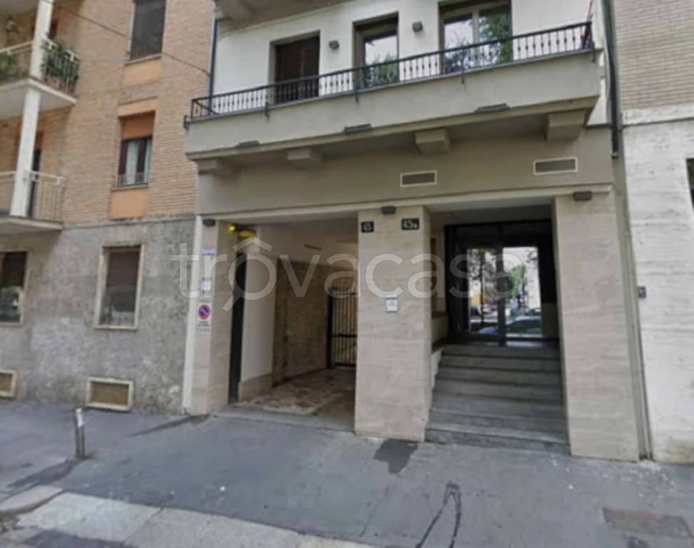 locale commerciale in vendita a Milano in zona Ghisolfa