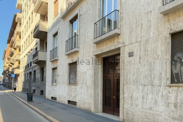 appartamento in vendita a Milano in zona Sant'Ambrogio