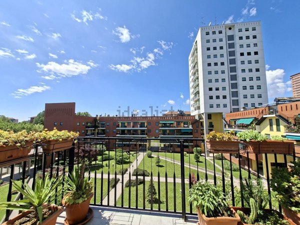 appartamento in vendita a Milano in zona Adriano