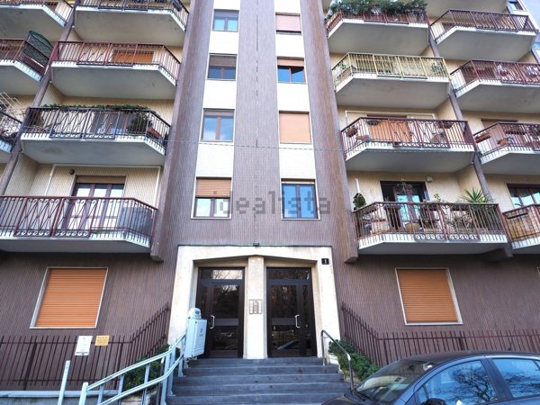 appartamento in vendita a Milano in zona Lorenteggio