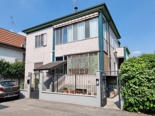casa indipendente in vendita a Milano in zona Bovisasca