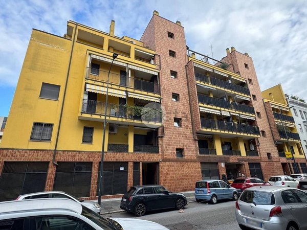 appartamento in vendita a Milano in zona Dergano