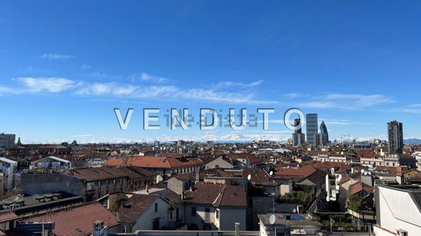 appartamento in vendita a Milano in zona Cadorna