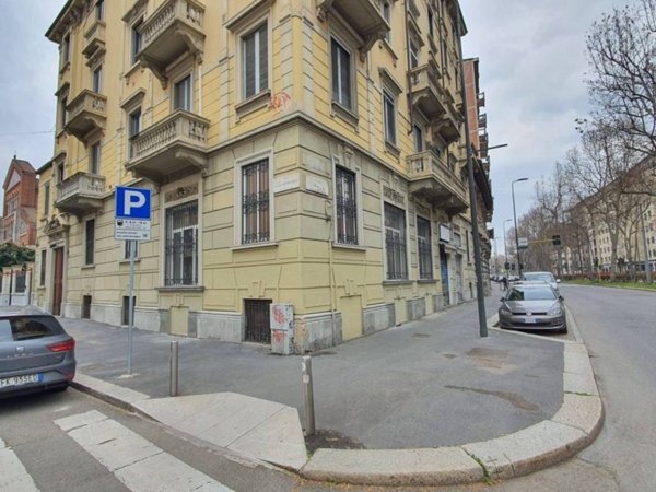 locale commerciale in vendita a Milano in zona Porta Ticinese