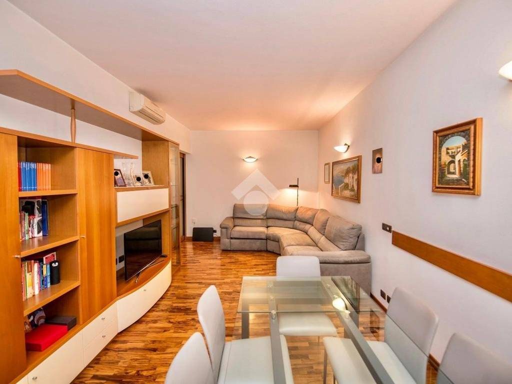 appartamento in vendita a Milano in zona Casoretto