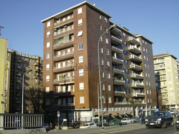 appartamento in vendita a Milano in zona Lorenteggio