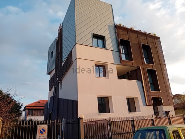 appartamento in vendita a Milano in zona Lorenteggio