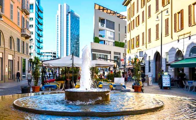 negozio in vendita a Milano in zona Porta Nuova