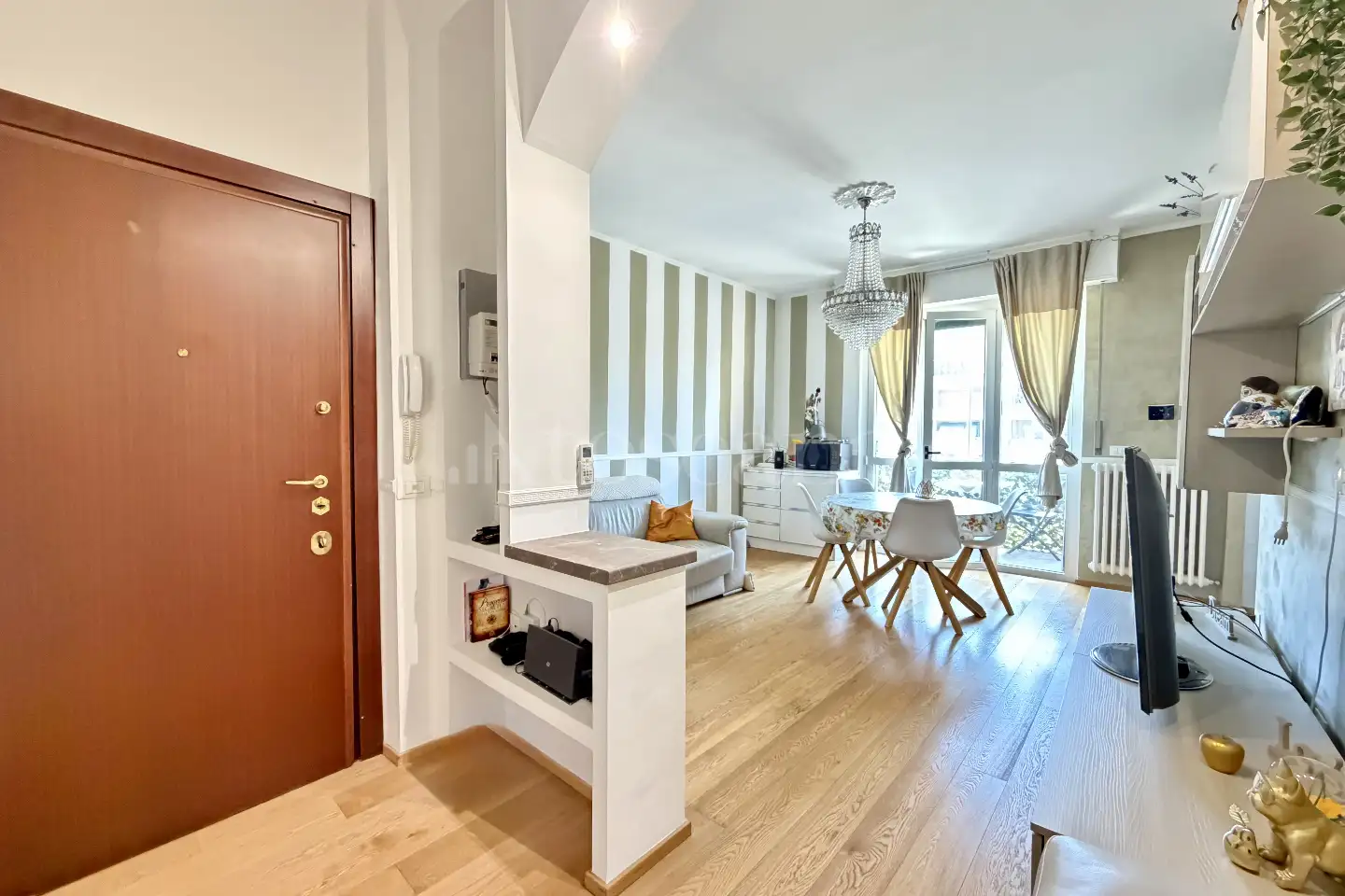 appartamento in vendita a Milano in zona Lorenteggio