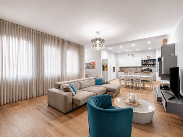 appartamento in vendita a Milano in zona Sant'Ambrogio