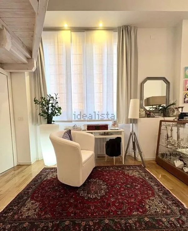 appartamento in vendita a Milano in zona Corsica
