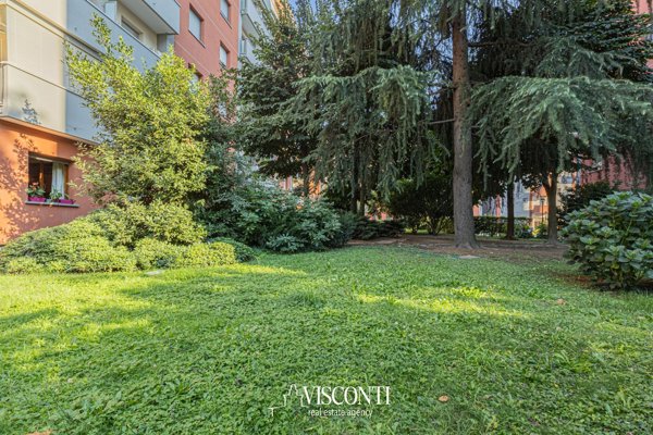 appartamento in vendita a Milano in zona Baggio