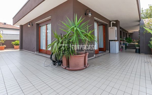 appartamento in vendita a Milano in zona Farini