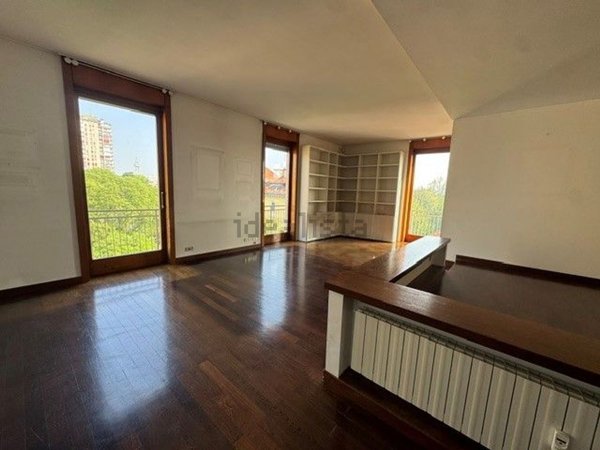 appartamento in vendita a Milano in zona Cadorna