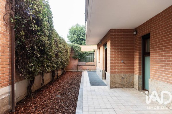 appartamento in vendita a Milano in zona Segnano