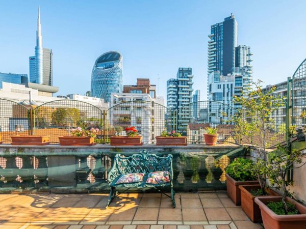 appartamento in vendita a Milano in zona Porta Nuova