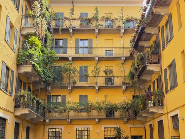 appartamento in vendita a Milano in zona Paolo Sarpi