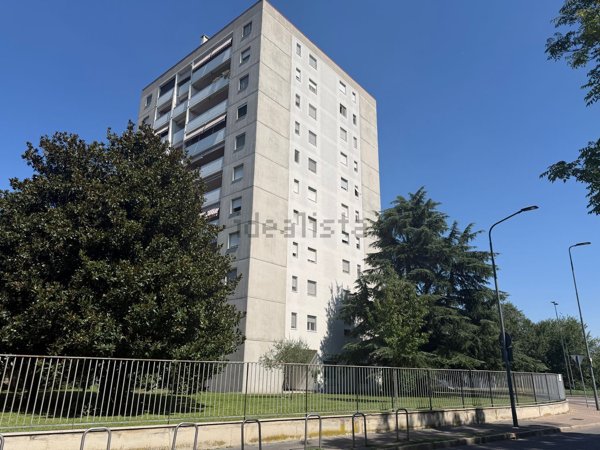 appartamento in vendita a Milano in zona Quinto Romano