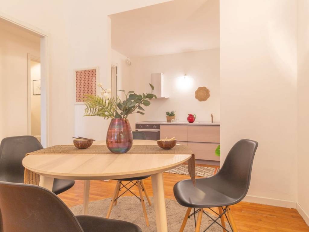 appartamento in vendita a Milano in zona Guastalla