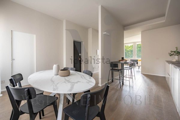 appartamento in vendita a Milano in zona Porta Nuova