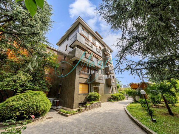 appartamento in vendita a Milano in zona Montalbino