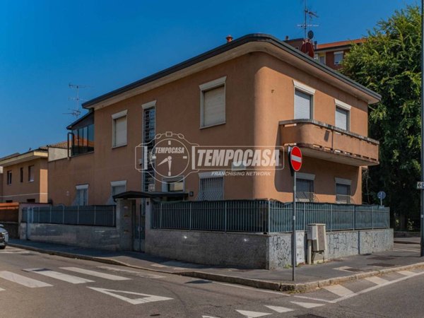 casa indipendente in vendita a Milano in zona Affori