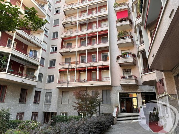 appartamento in vendita a Milano in zona Lorenteggio