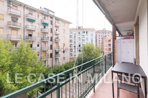 appartamento in vendita a Milano in zona Lorenteggio