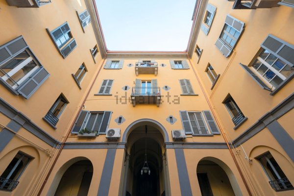 appartamento in vendita a Milano in zona Guastalla