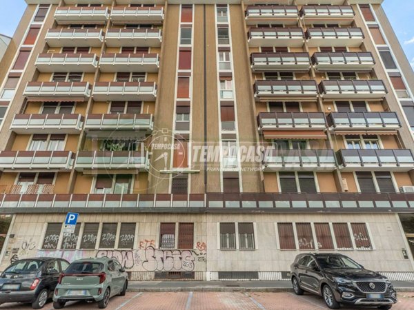 appartamento in vendita a Milano in zona Famagosta