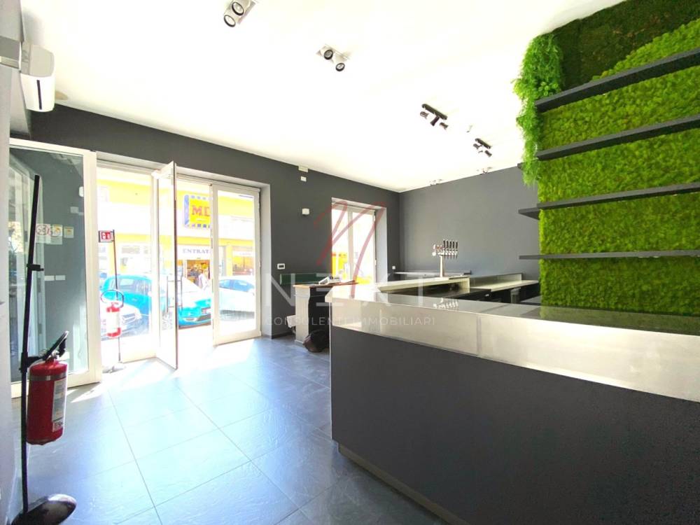 locale commerciale in vendita a Milano in zona Città Studi