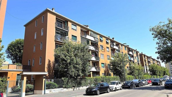 appartamento in vendita a Milano in zona Lorenteggio