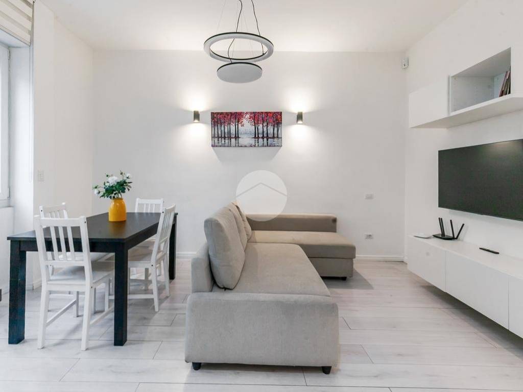 appartamento in vendita a Milano in zona Lorenteggio