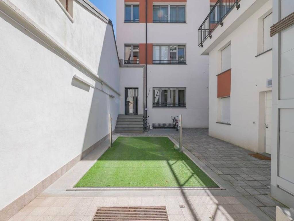 appartamento in vendita a Milano in zona Corvetto