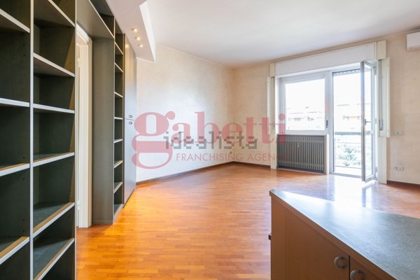 appartamento in vendita a Milano in zona Dergano