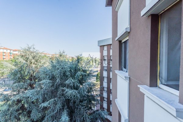 appartamento in vendita a Milano in zona Lorenteggio