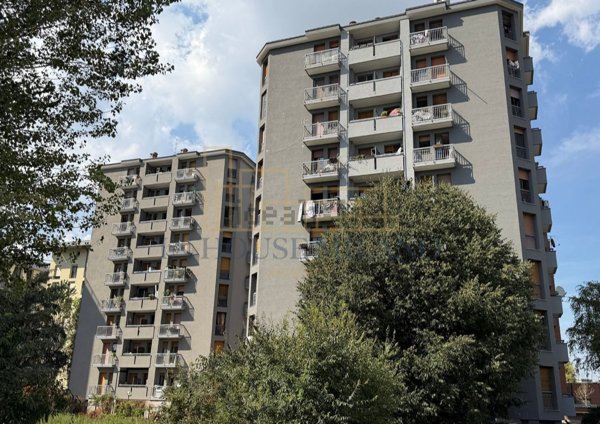 appartamento in vendita a Milano in zona Gallaratese